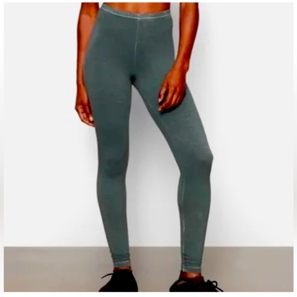 NWOT SKIMS Outdoor Leggings in Malachite